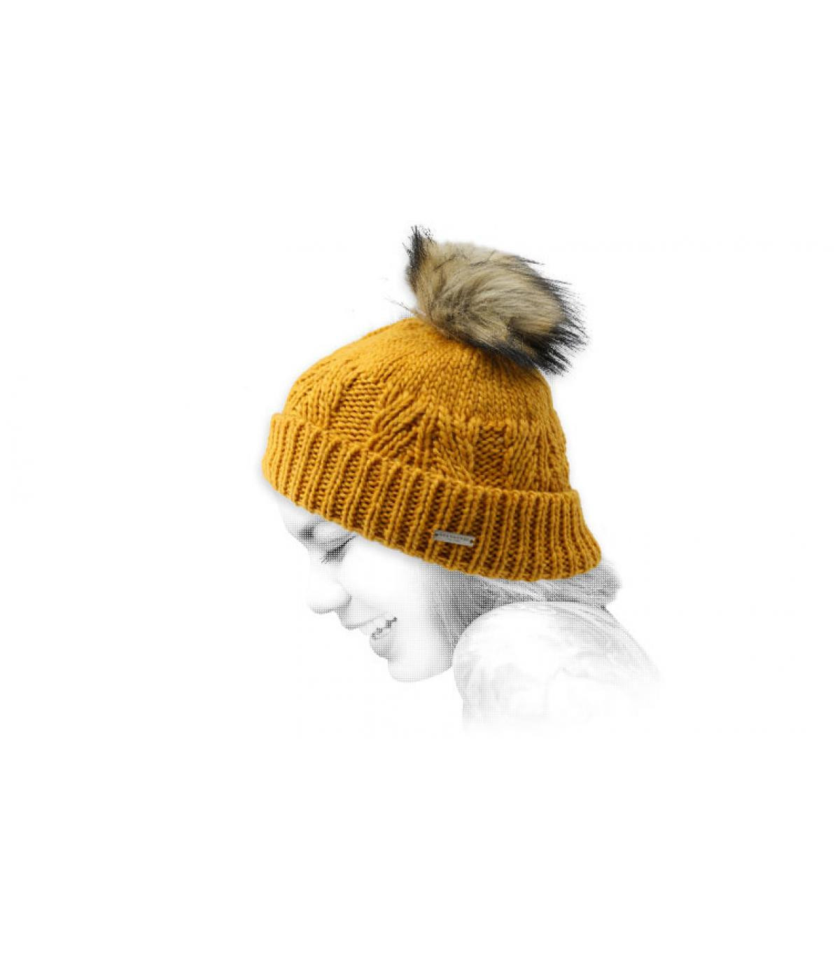 yellow beanie fur pompom Cynthia bronze